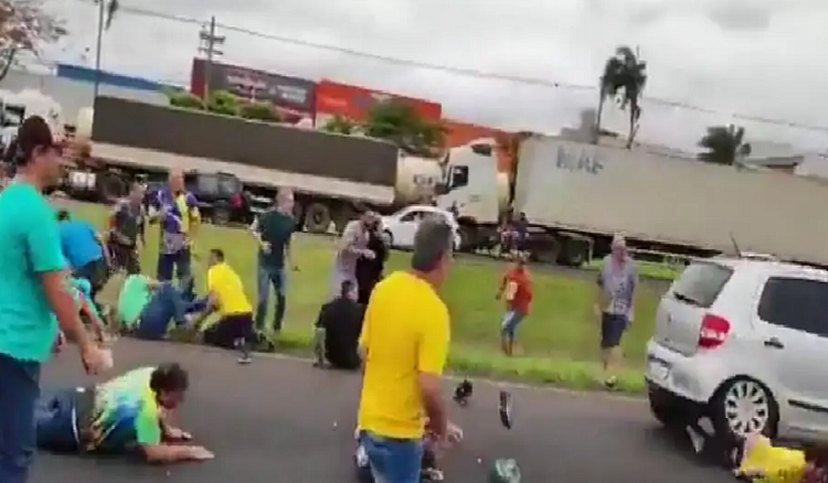 Conductor atropelló a bolsonaristas que protestaban en contra de la victoria de Lula en Brasil