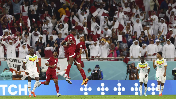 Senegal vence al anfitrión y lo deja casi afuera de Qatar 2022