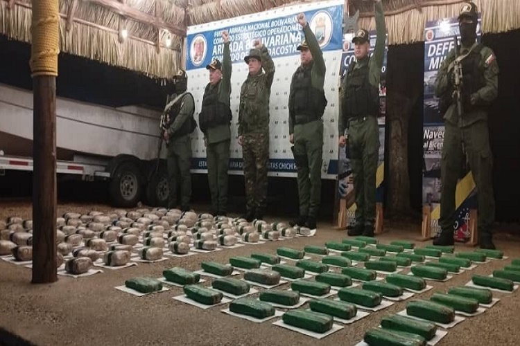 Armada incauta 143 panelas de marihuana en «narcolancha» en costas de Falcón