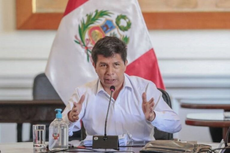 Congreso de Perú admite denuncia constitucional contra Castillo