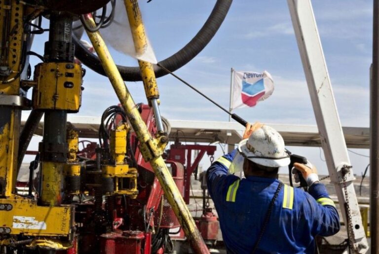 Chevron dice que la producción en Venezuela aumentó casi un 80%
