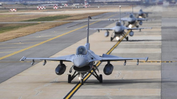 Seúl moviliza aviones de combate tras detectar gran despliegue aéreo norcoreano