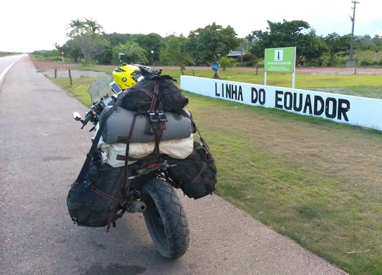 En moto y con tres bolsos va un anzoatiguense camino a Bolivia