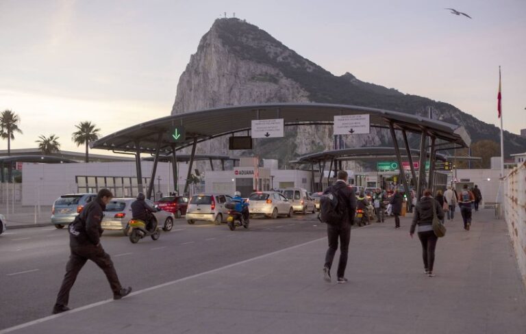 España y la UE proponen a Reino Unido suprimir el puesto fronterizo de Gibraltar