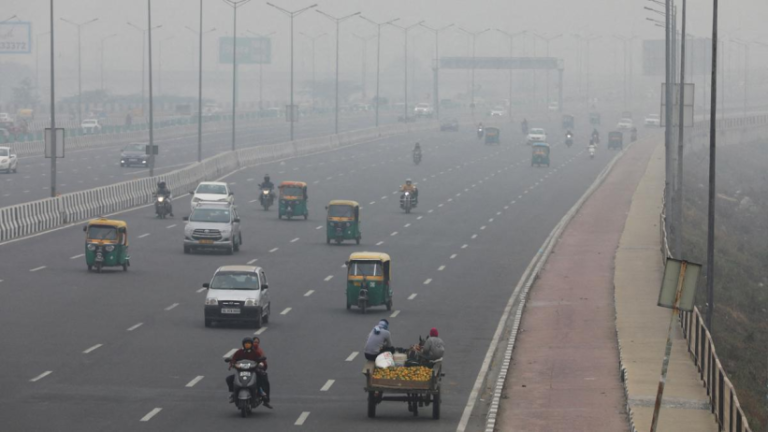 «Peligrosa» niebla tóxica envuelve la capital de India