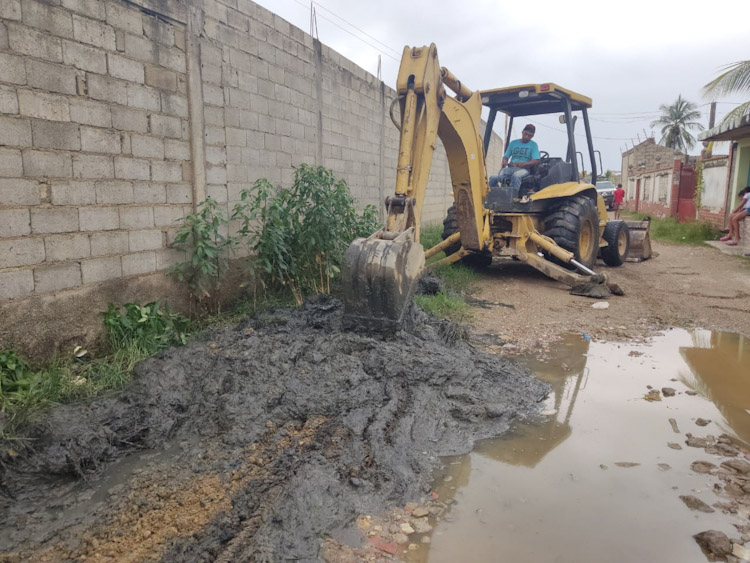 Realizan saneamiento preventivo de quebradas en zona oriental de Falcón