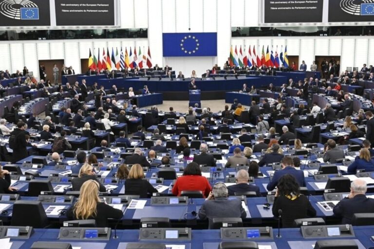El Parlamento Europeo declara contra Rusia por los ataques cometidos en Ucrania