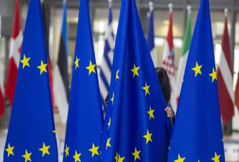 UE decide mantener sanciones por programa nuclear iraní