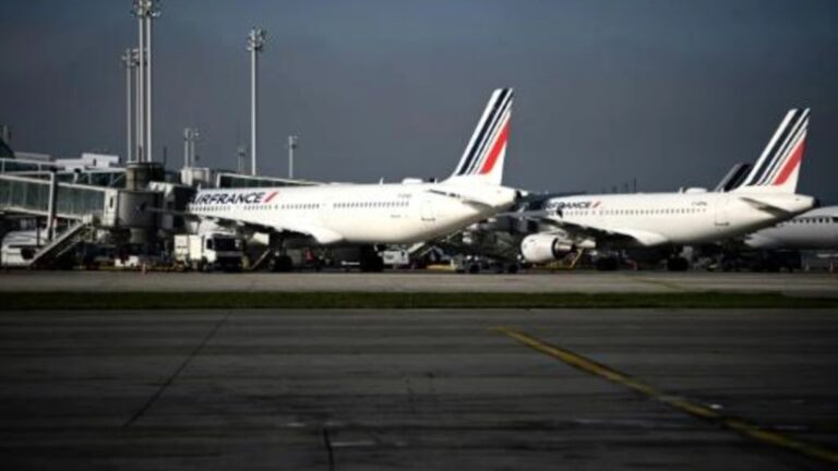 Un azafato le gana una batalla legal a Air France por su peinado