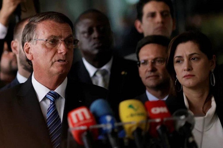 Bolsonaro evita reconocer su derrota pero respetará la Constitución