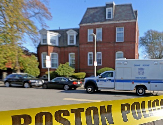 Policía halla cuatro bebés en un congelador al sur de Boston