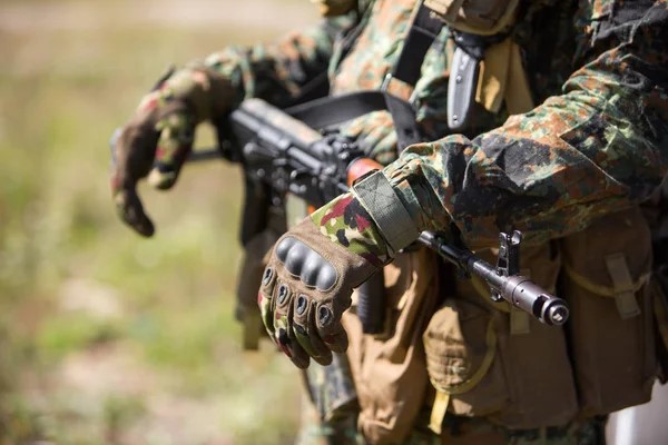 Roban fusiles AK-47 de una base de la Armada de Ecuador
