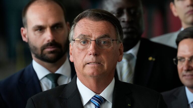 Bolsonaro condena los violentos disturbios en Brasilia