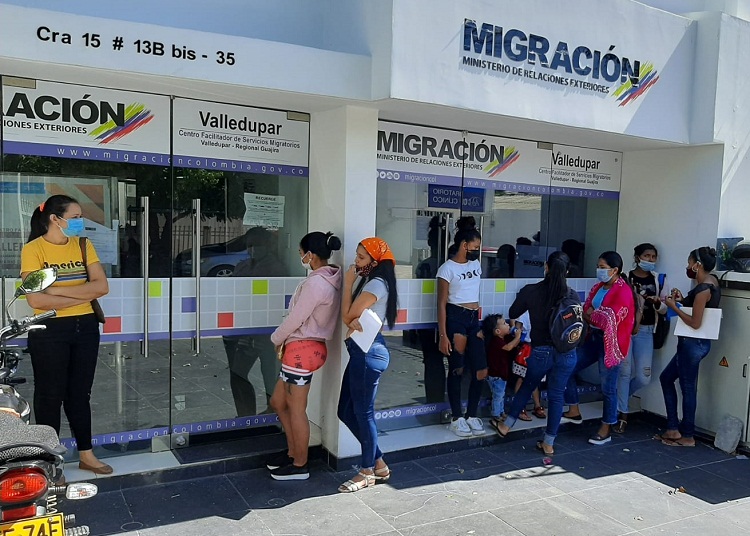 Colombia entrega 40 mil PPT a migrantes venezolanos