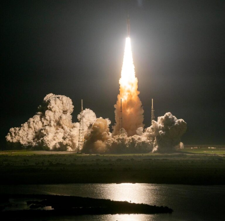 La NASA lanza su cohete más potente con intenciones de volver a la Luna