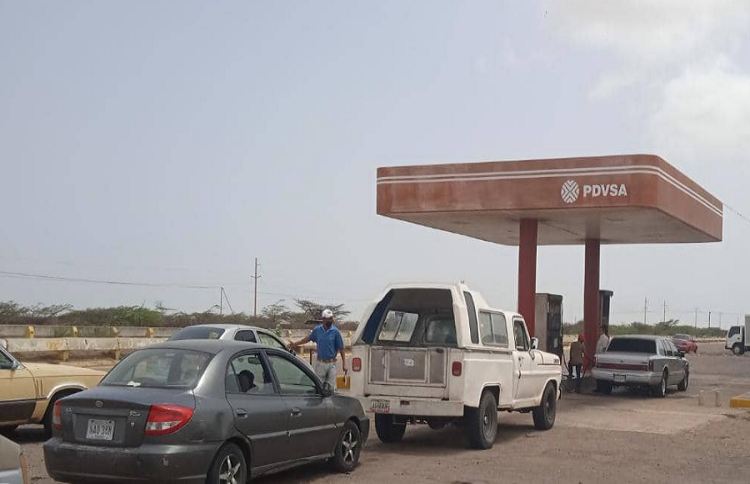Paraguaná| Denuncian que transportistas consumen 60% del combustible que llega a las surtidoras