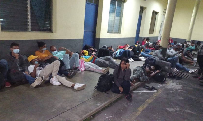 Más de 100 migrantes de Venezuela y Cuba son expulsados de Guatemala