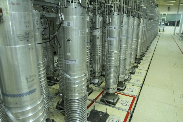 Irán anuncia que comenzó a producir uranio enriquecido al 60%
