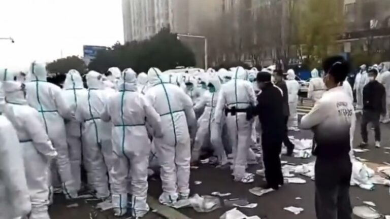 Estallan fuertes protestas en la mayor planta de Apple en China