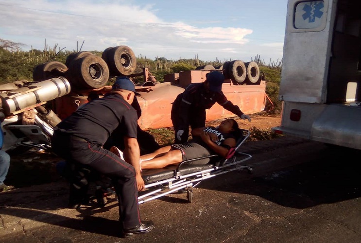 Accidente de tránsito entre vehículos de carga deja una lesionada en la Falcón- Zulia