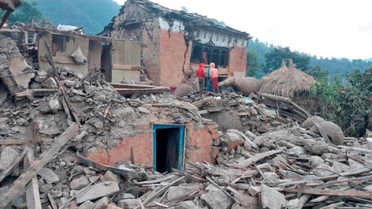 Fuerte sismo deja al menos seis muertos en Nepal