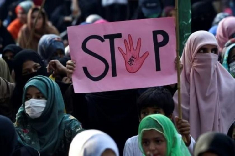 En Pakistán liberan a violador tras aceptar casarse con su víctima