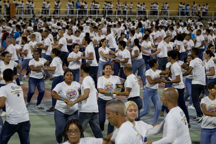 ¡Lo logró! Venezuela obtiene el Récord Guinness con la rueda de salsa casino más grande