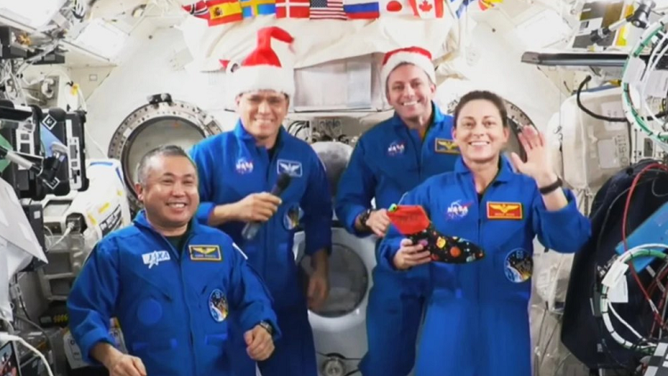 Los astronautas envían un mensaje navideño a los latinos desde la Estación Espacial Internacional