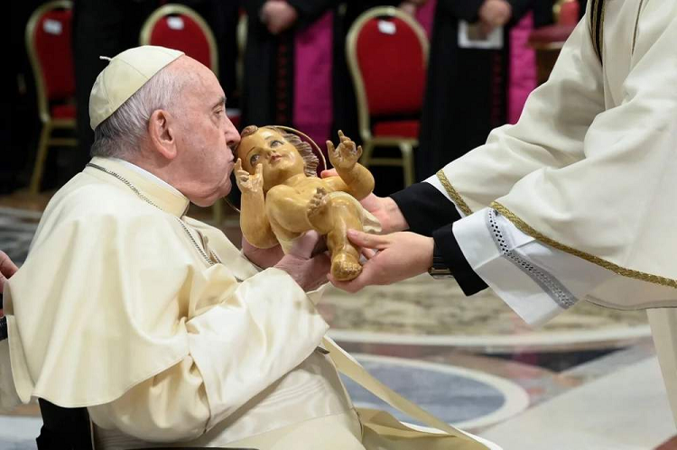 El Papa pide que cese la insensata guerra en Ucrania en su mensaje de Navidad