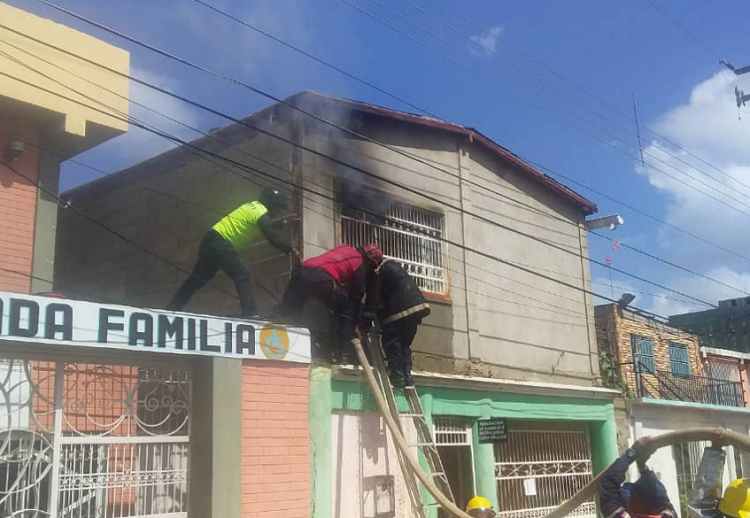 Reportan incendio en residencia del sector Bobare