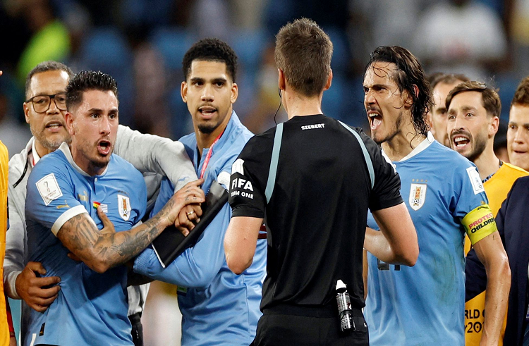 FIFA procesa a cuatro jugadores uruguayos por conducta ofensiva