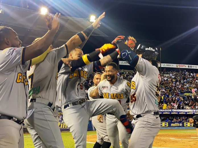 Caracas derrota a su «eterno rival» 13 carreras por 1 en Valencia