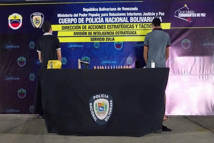 Zulia: Dos jóvenes presos por cargar con municiones de AK-103 y un artefacto explosivo