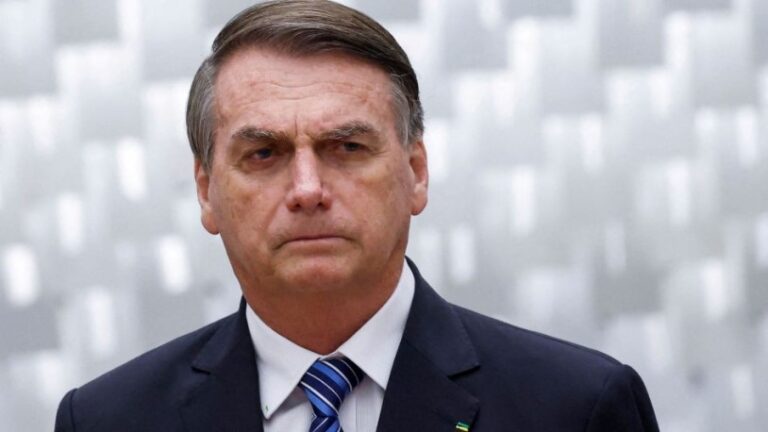 Corte brasileña retoma juicio contra Bolsonaro