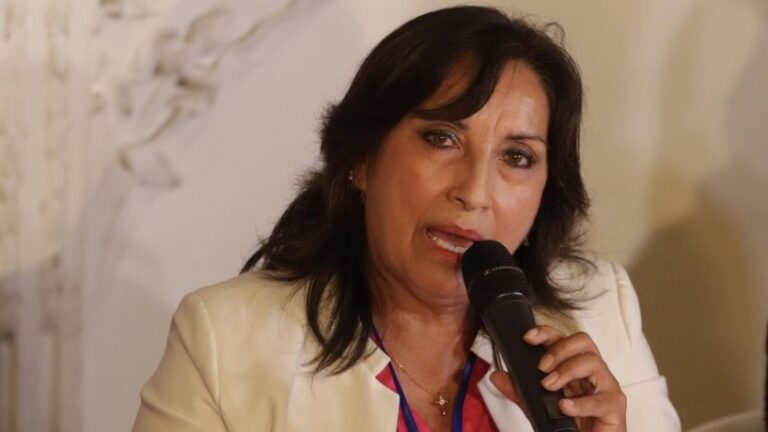 Presidenta de Perú reitera rechazo a acusaciones por corrupción