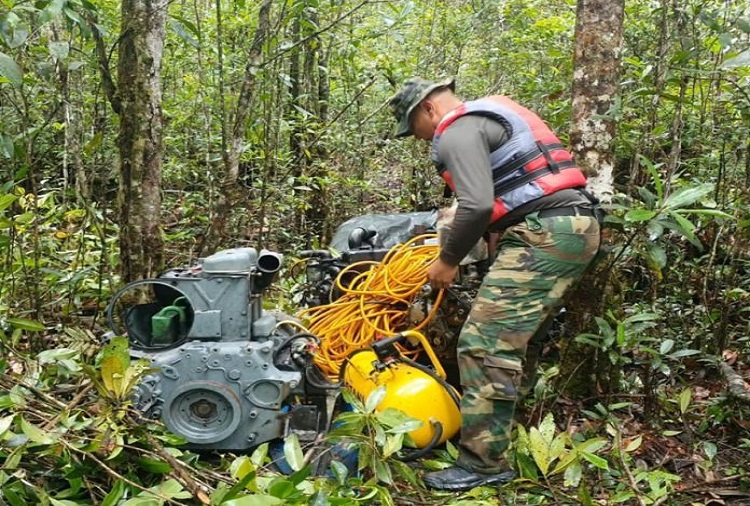 FANB destruye 10 motores usados para minería ilegal en Canaima
