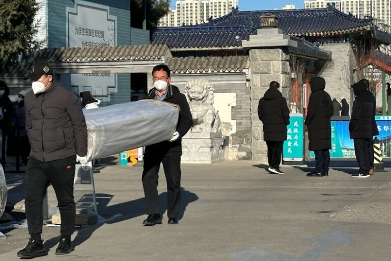 Crematorios «saturados» en China ante incremento de casos de covid