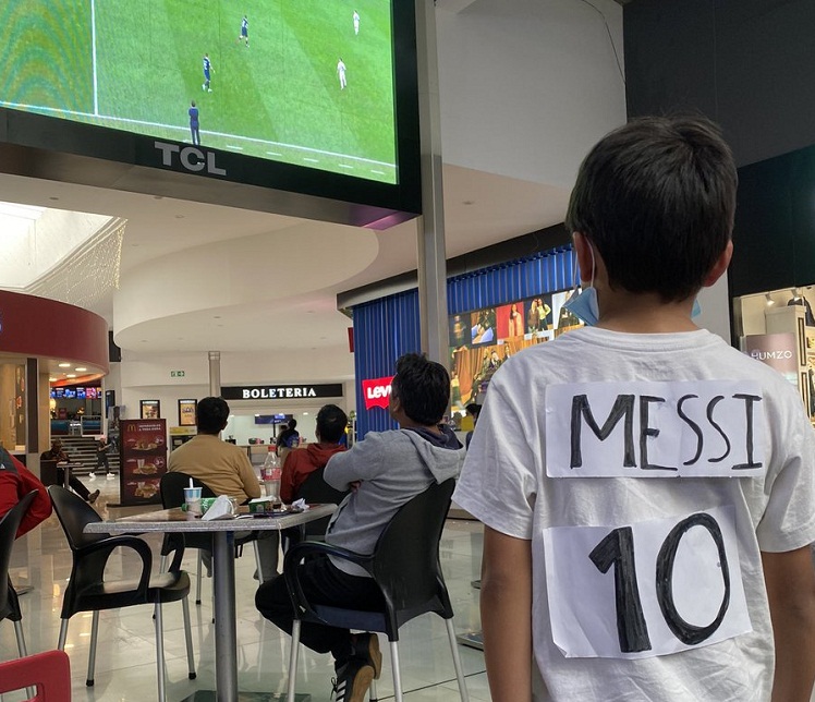 Un niño fabricó su propia camiseta de Messi y conmovió en las redes