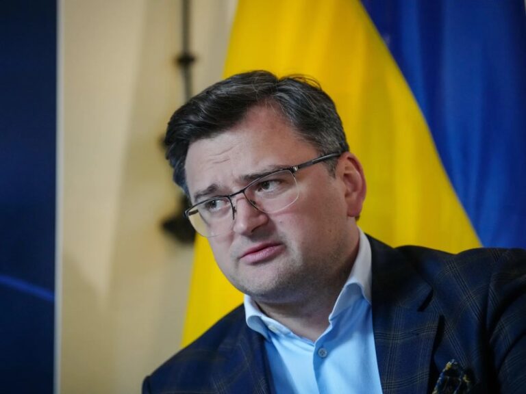 Kuleba agradece la ayuda militar «sin precedentes» a Ucrania
