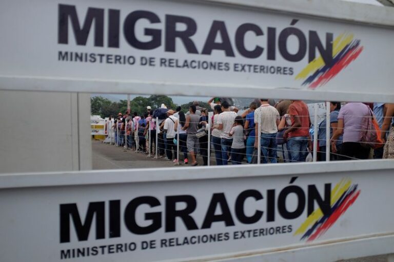 En video: Más de un millón de venezolanos recibieron su permiso temporal en Colombia este 2022