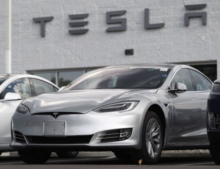 Elon Musk vuelve a vender acciones de Tesla