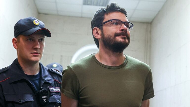 Un opositor ruso es condenado a 8 años de prisión por denunciar la ofensiva en Ucrania