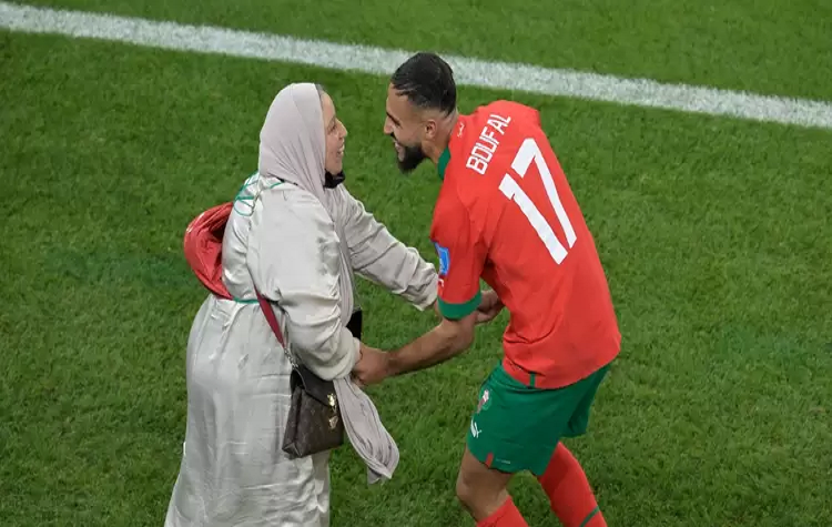 Video: futbolista de Marruecos celebró el triunfo bailando con su madre