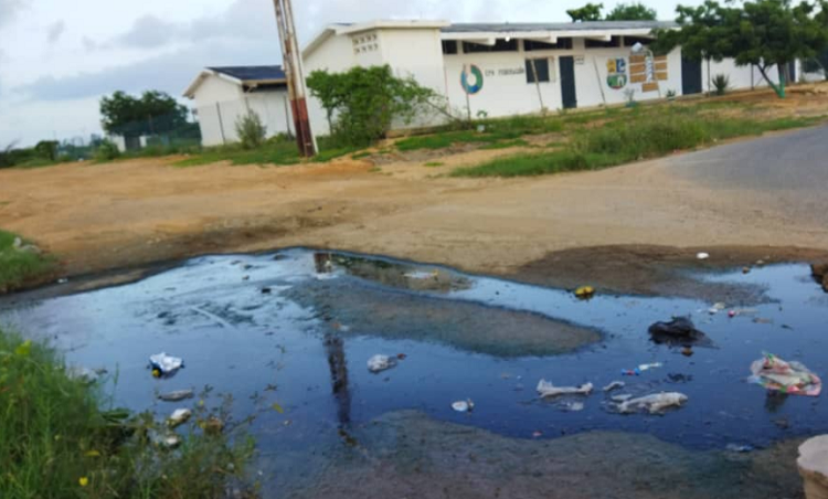 Punto Fijo| Reportan foco de contaminación frente a escuela en Ciudad Federación