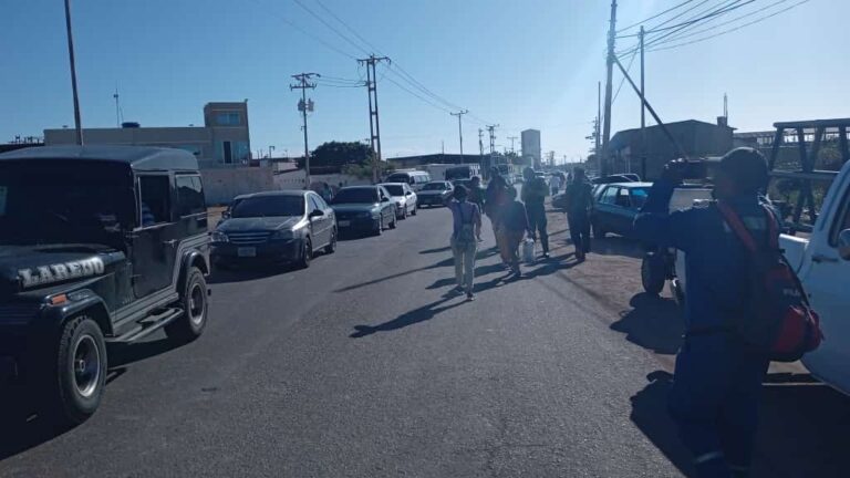 Habitantes del Sector 23 de enero de Punta Cardón protestaron para que les llegue el agua a sus hogares