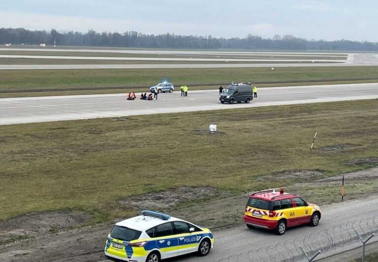 Ecologistas bloquean pista del aeropuerto alemán de Múnich