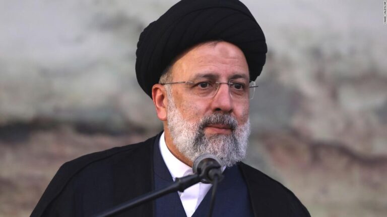 El presidente de Irán amenazó a los manifestantes opositores y afirmó que “no mostrará piedad”