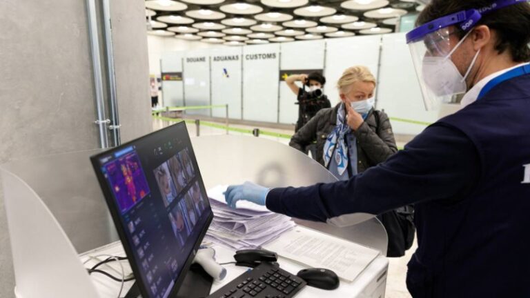 España restablece los «controles» covid para los pasajeros procedentes de China
