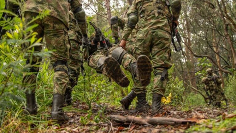 Ataque de disidencias deja 4 soldados muertos y 7 desaparecidos en Colombia