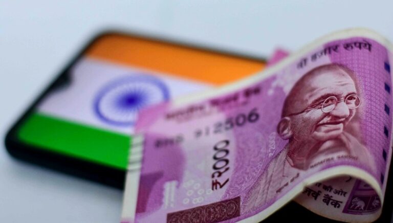 Los bancos de la India comienzan a utilizar la e-rupia